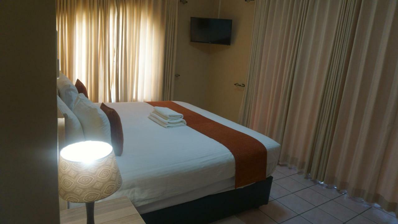 Bridgeville Guest House Габороне Екстер'єр фото