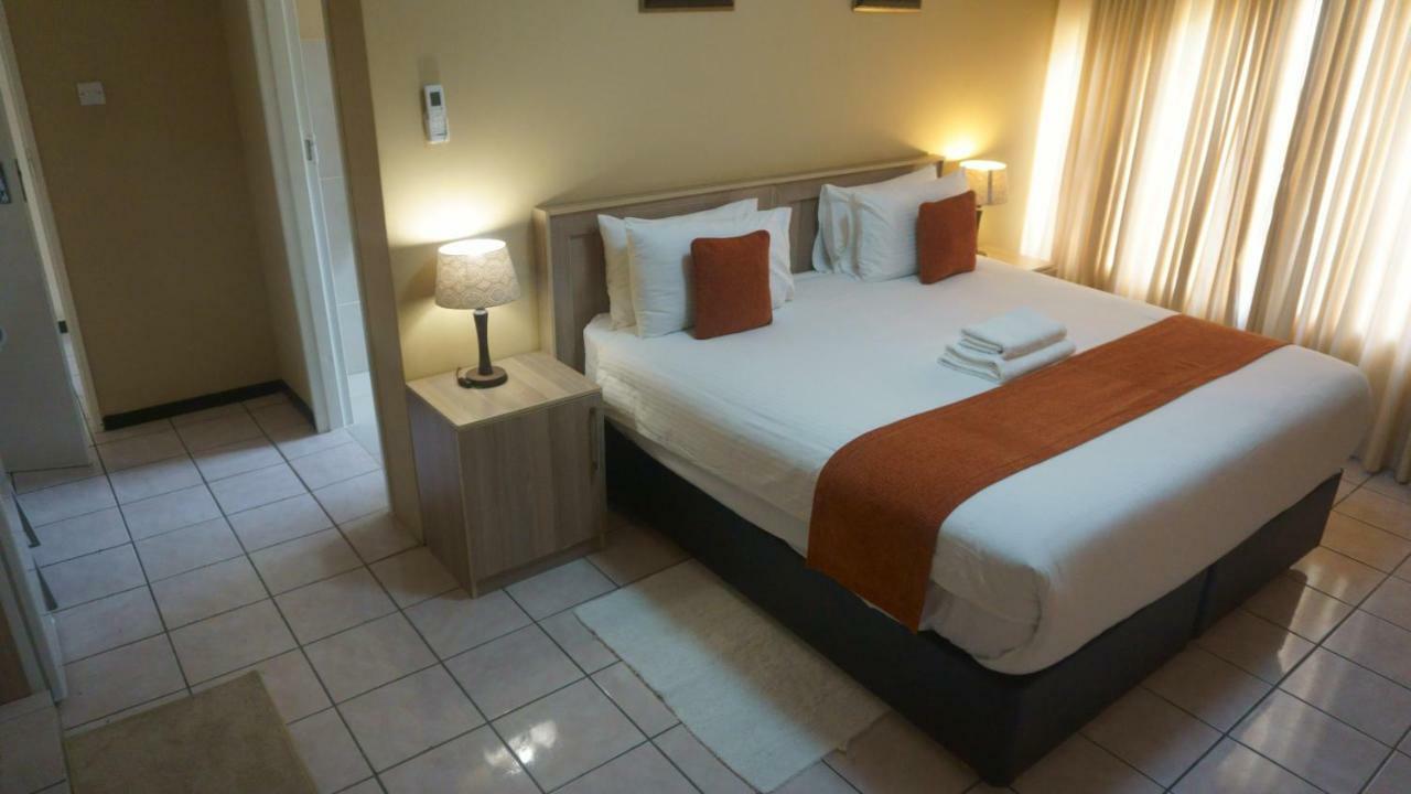 Bridgeville Guest House Габороне Екстер'єр фото