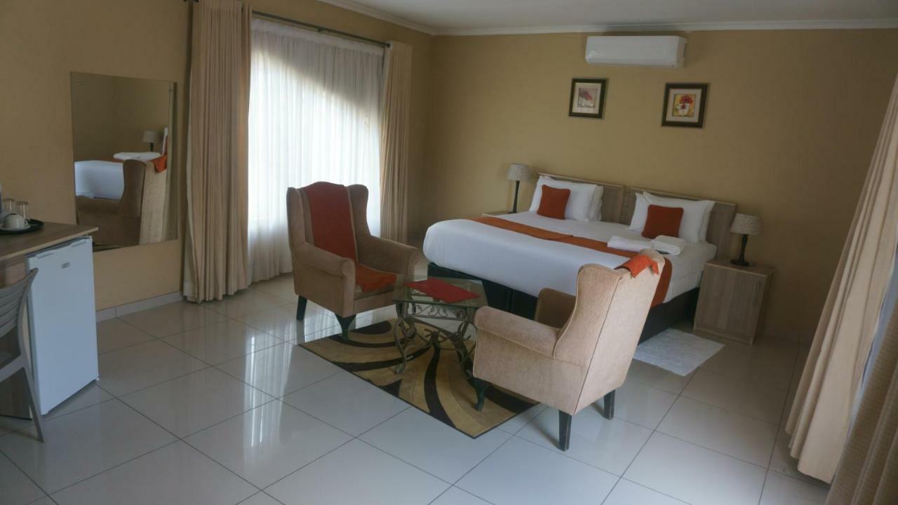 Bridgeville Guest House Габороне Екстер'єр фото