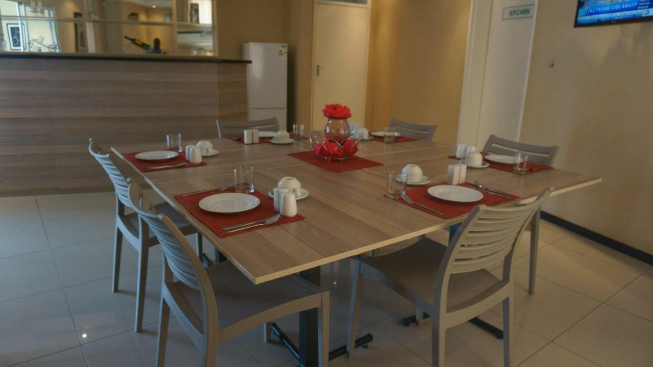 Bridgeville Guest House Габороне Екстер'єр фото